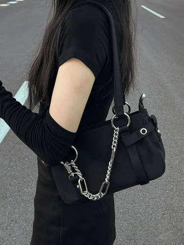  niche new cool girl hot girl bag chain motorcycle armpit bag high-end shoulder handbag baguette bag