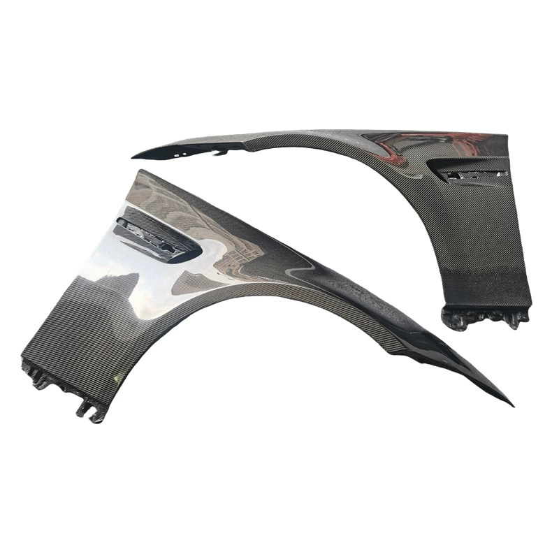 Подходит для BMW E92M3: модифицированные карбоновые крылья, легкие сменные крылья и брызговики оригинальной модели.