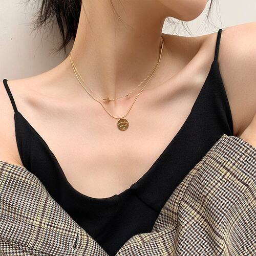 Multi-layer retro necklace women's round brand ins cold style simple pendant temperament titanium steel net red clavicle chain