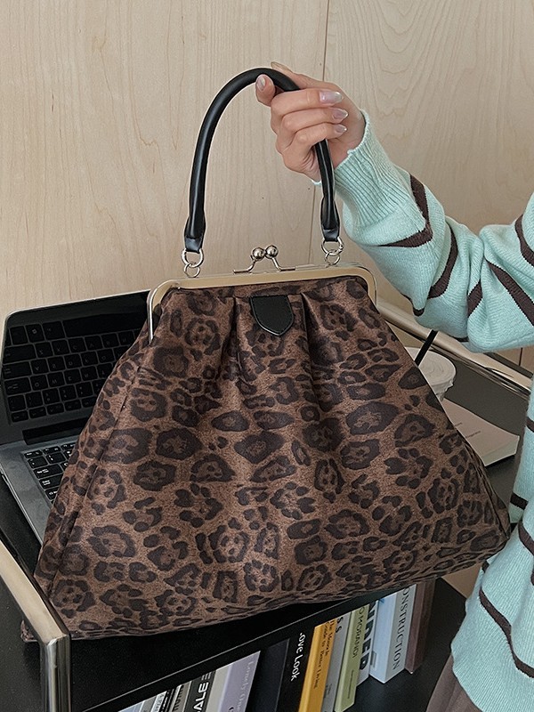 Nube bolsos lindos bolsos de bolso de bolso para mujeres 2026 nuevo estilo simple de moda casual inclinado bolso de transporte