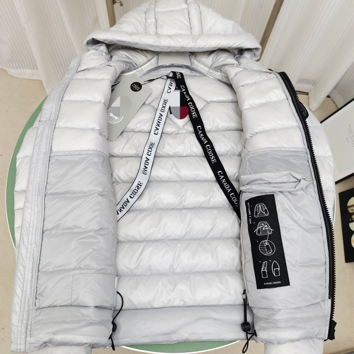 2025 Canada Goose Crofton New Lightweight down Jacket for Men and Women, Short Style with Hood, Model 2227
