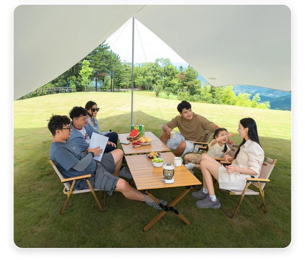 Primitive-style large outdoor tent with professional sun protection silver-coated canopy, beach sunshade, table and chairs for camping