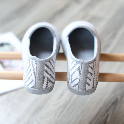 Spring and summer thin postpartum shoes breathable indoor slippers cotton slippers for postpartum use slip-on slippers with heel for pregnant women, large size