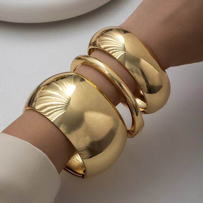 Europa y los Estados Unidos lujo transfronterizo diseño ligero de la industria pesada sensación pulsera metálica brillante abertura pulsera geometría minimalista personalidad amplia joyas