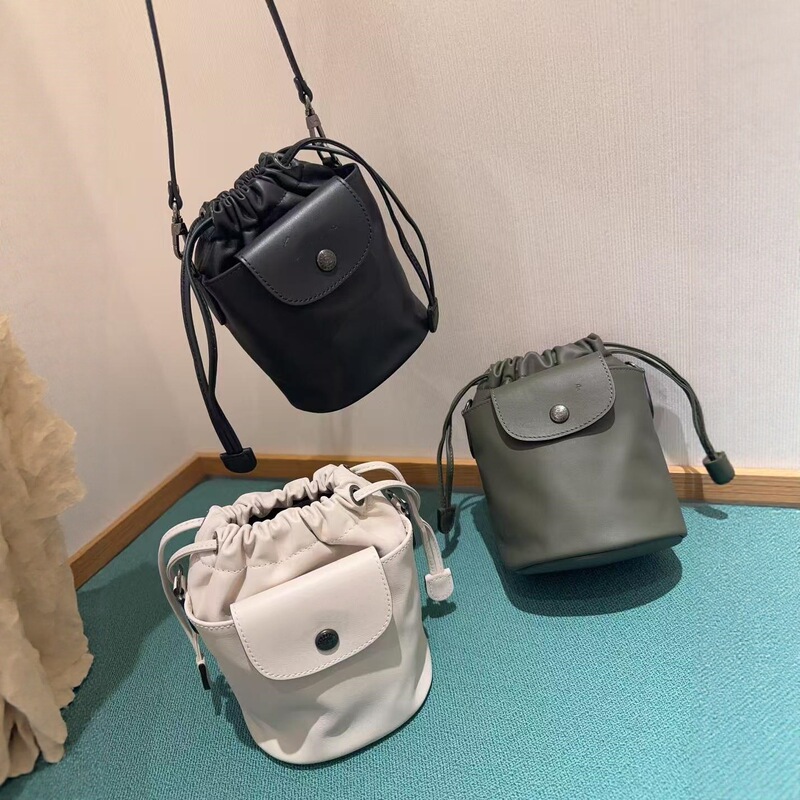 Longxiang Bucket Bag, Same Style as Man Yu's Women's Drawstring Bucket Bag, Single Shoulder Commuter Crossbody Small Bag, Celebrity 2025 New Model