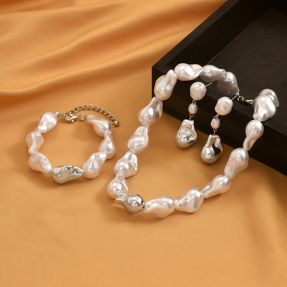 French Style Temperament Pearl Baroque Necklace