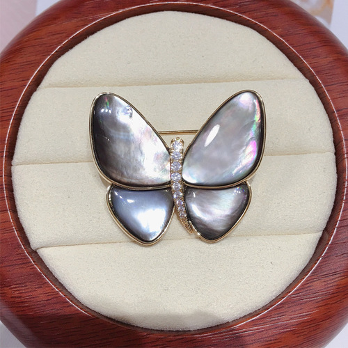 High-end temperament Meng Wanzhou's same style butterfly brooch, natural sea mother-of-pearl freshwater pearls, exquisite suit corsage accessories