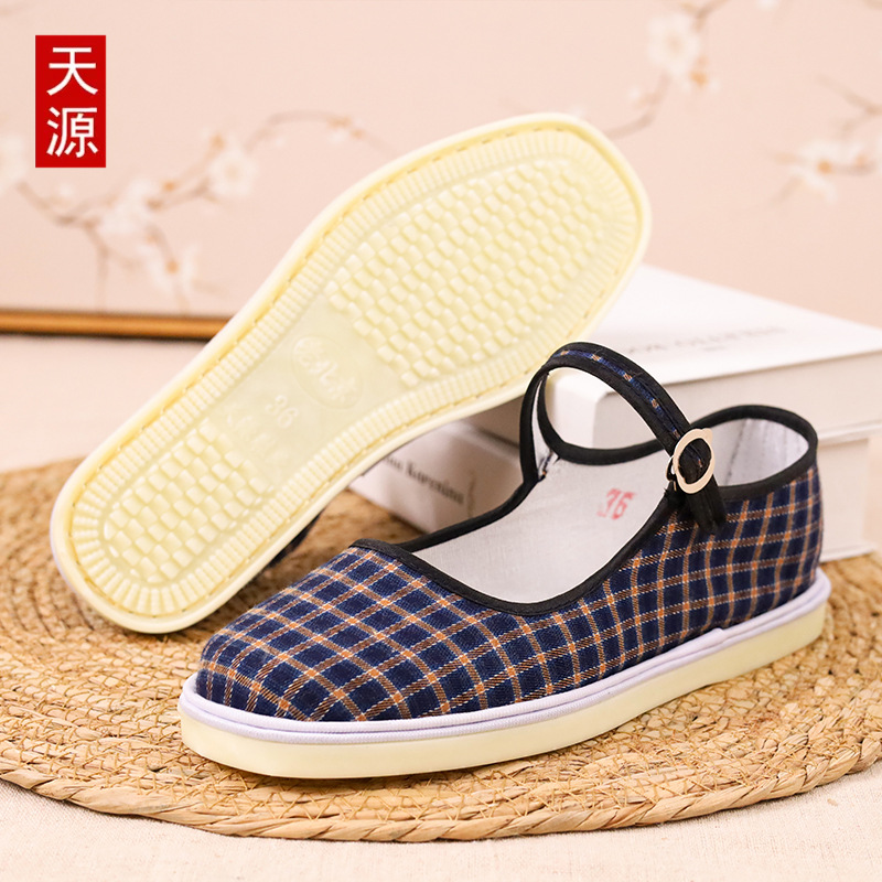 Zapatos de mujer de nuevo estilo, zapatos de tela de mujer de Beijing viejos planos, suela suave de todo fósforo, boca poco profunda, zapatos de madre a cuadros