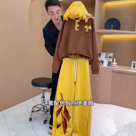 咖色蕾丝连帽长袖卫衣女2025新款复古叶子秋黄设计感阔腿裤两件套