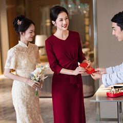新款喜婆婆婚宴礼服年轻时尚酒红色喜婆婆套裙显瘦复古高档连衣裙