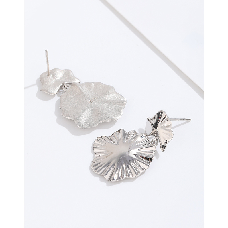Pendientes de hoja de loto de alta calidad pendientes de diseño de nicho de plata esterlina 925 para mujer pendientes 2023 nuevos pendientes de temperamento de lujo ligero