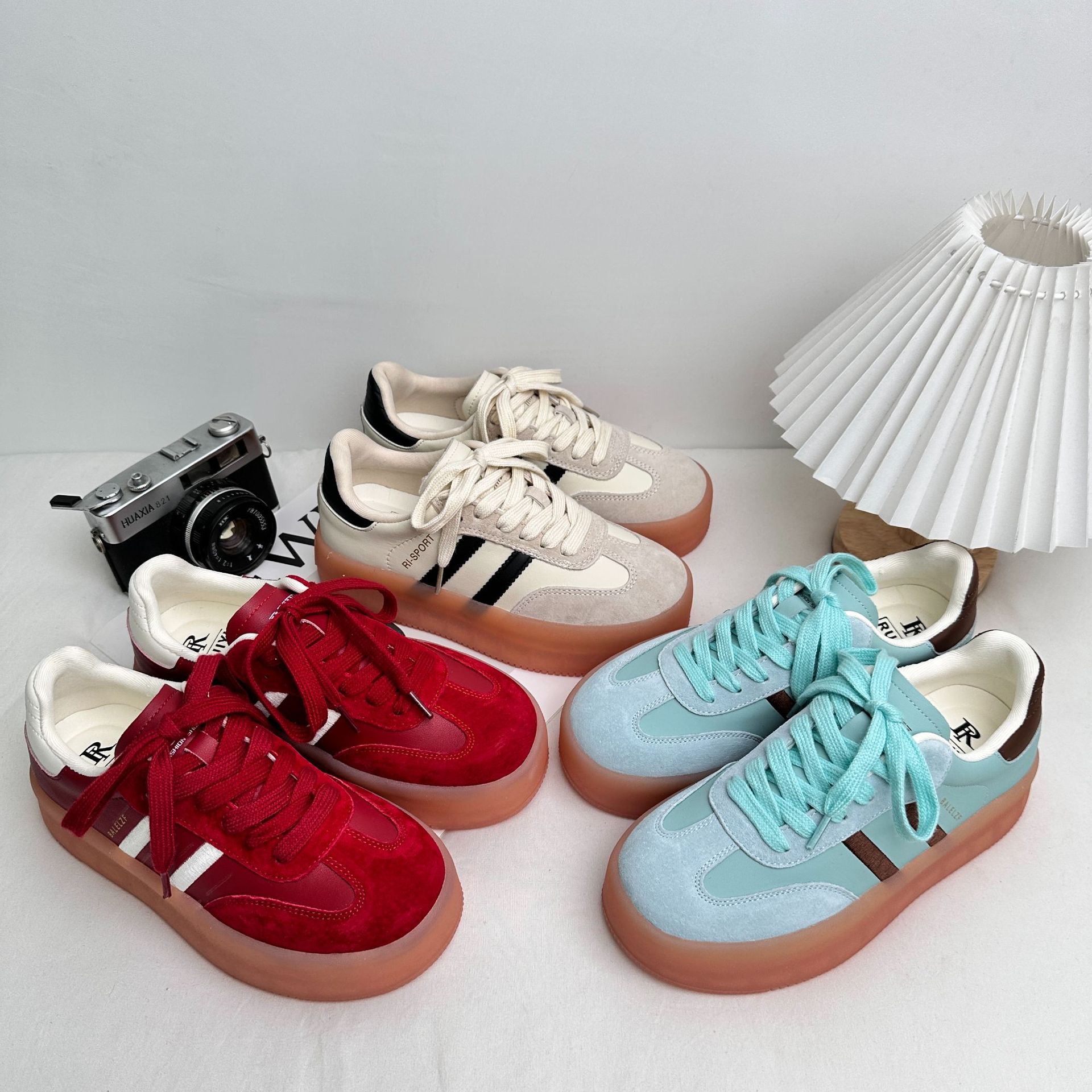 Plantillas de látex XY-A395/zapatos de tabla de altura de suela gruesa zapatos de mujer 2025 primavera nuevos zapatos de entrenamiento alemanes zapatos casuales punta redonda