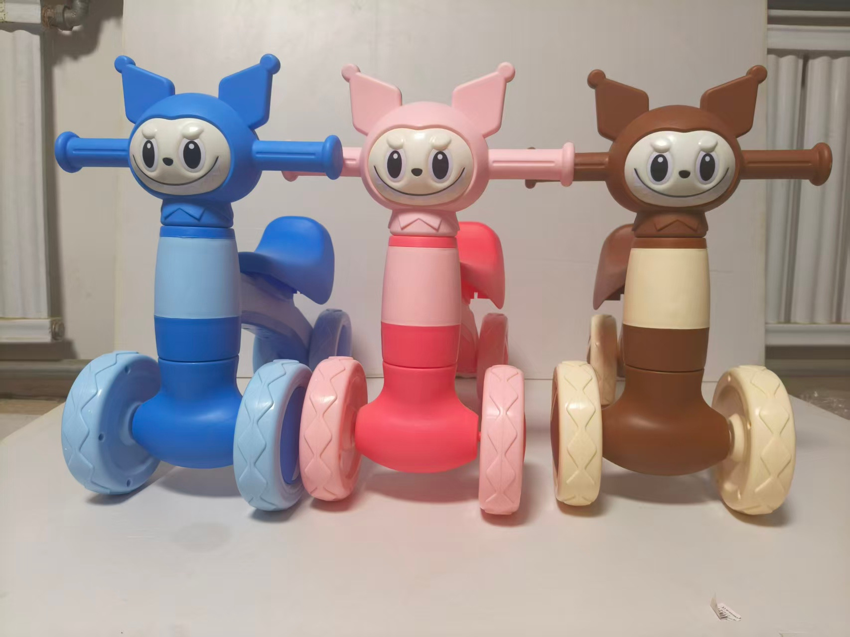 Montable de Equilibrio de 4 Ruedas para Bebé de Plástico Sin Pedales para Bebés