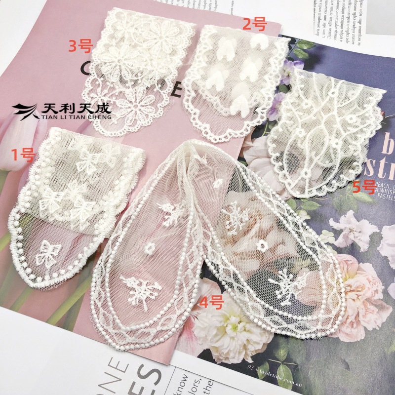 Beige hair accessory with bow