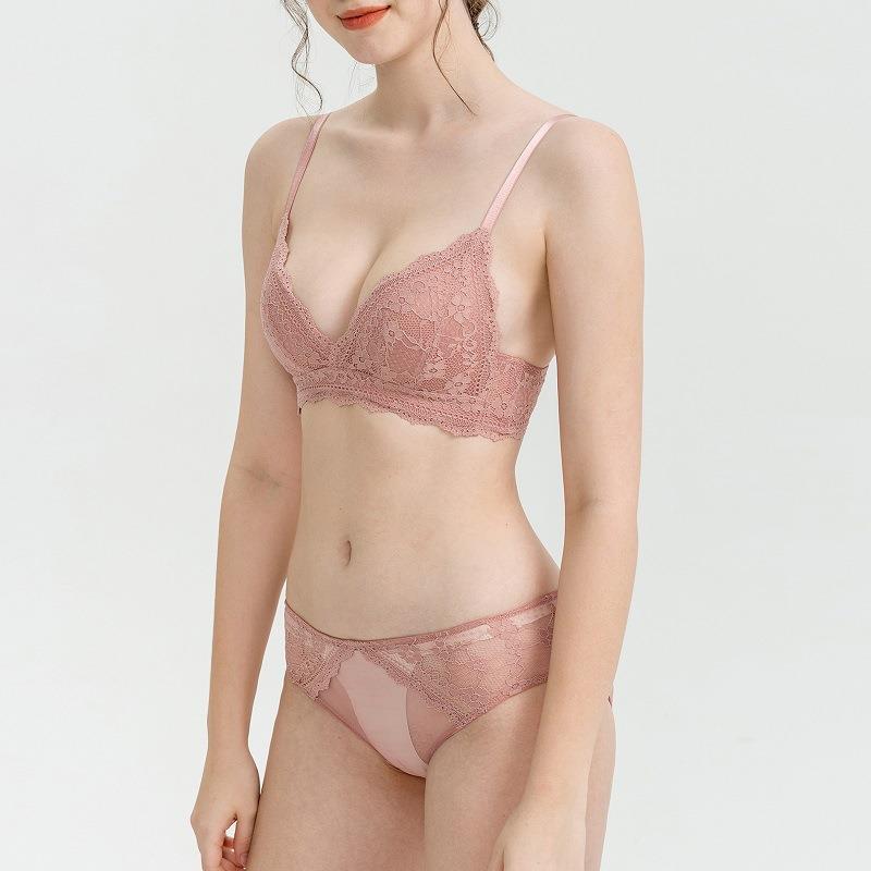 Lingerie set for women with sexy lace, small bust enhancing cups, shaping and lifting, thin cotton triangle cups, no underwire, complete set