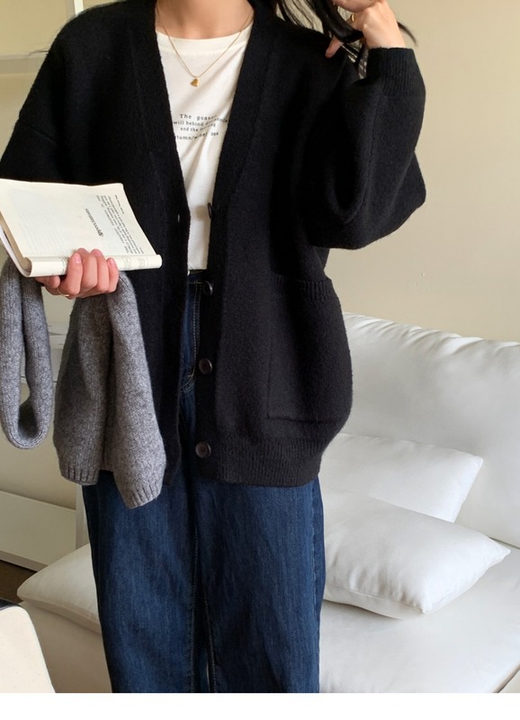 純色の乳は秋冬のセーターのカーディガンの女性の春の新型の怠惰な風がゆったりしているvネックの優しいニットの上着です。|undefined