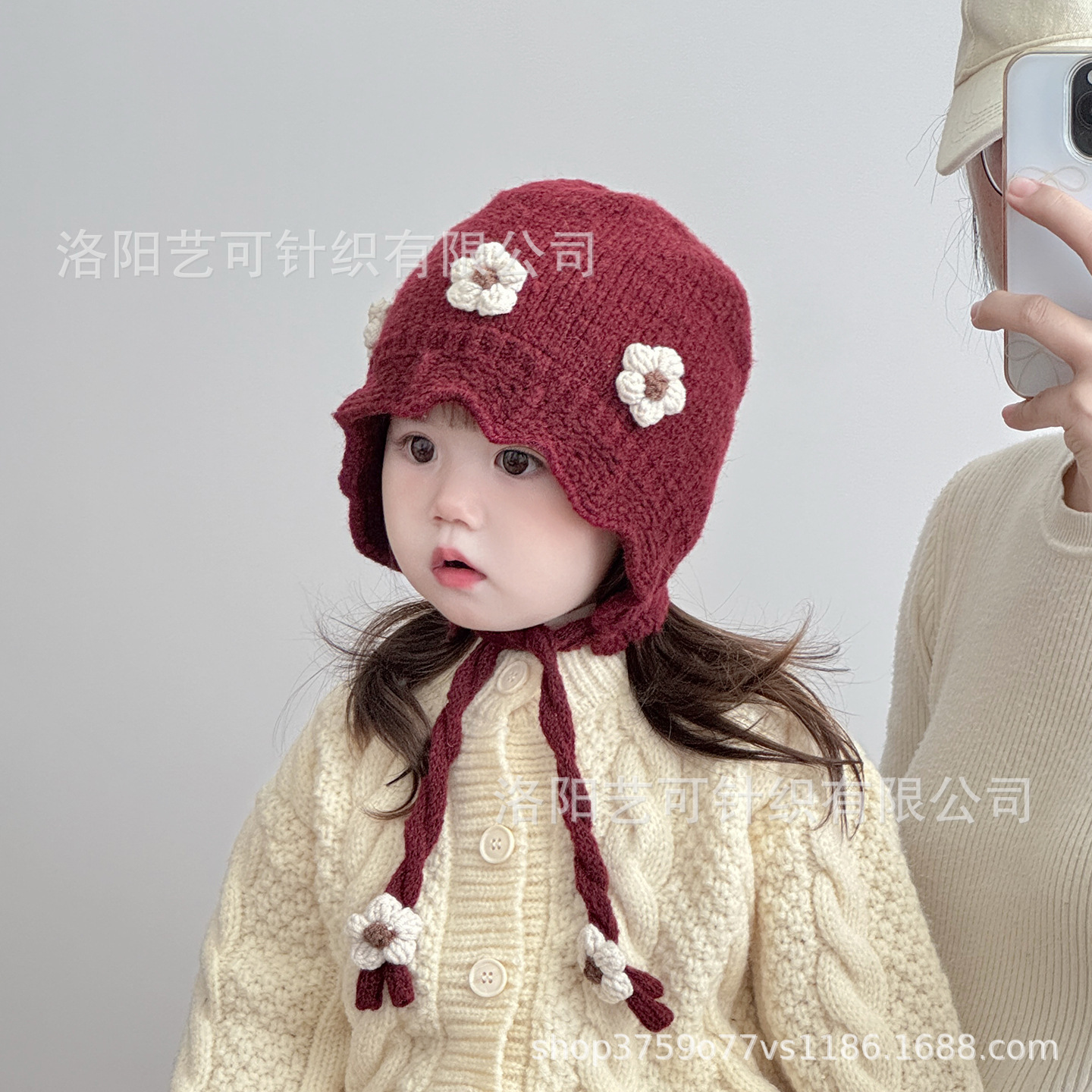 Korean-style children's knitted hat, autumn and winter, unisex, warm and windproof, with small floral embellishments and ear protection