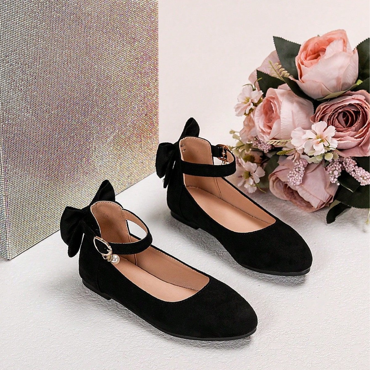 Girls' Fashionable Solid Color Pointed-Toe Flat Shoes with Bow Decoration and Pearl Buckle, Black Princess Shoes for Older Children