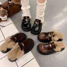 软糯兔毛金属扣牛皮厚底穆勒鞋2025粗中跟真皮包头外穿毛毛拖鞋女