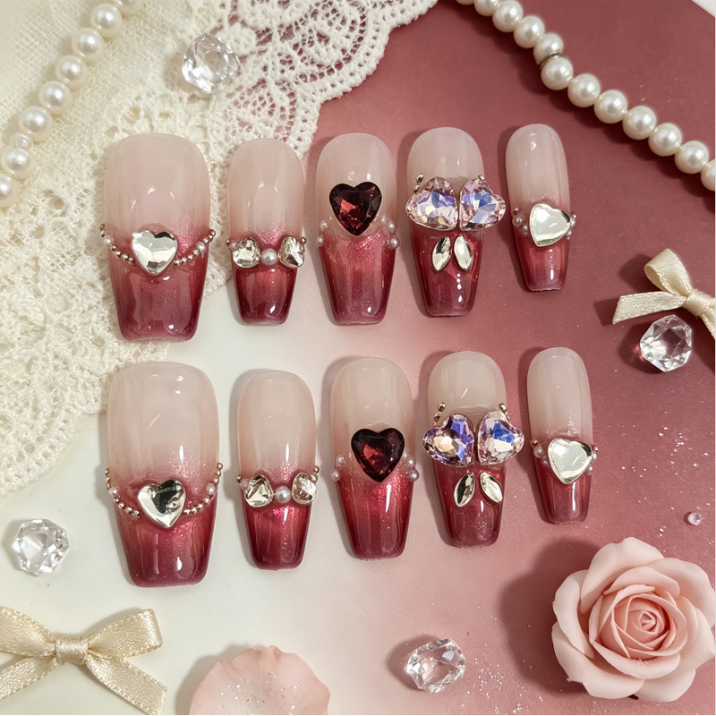 Gradient French-style heart-shaped, pointed-bottom cubic zirconia nail art with a dazzling cat-eye effect, creating a pure and alluring look, suitable for short nails Gradient French-style heart-shaped, pointed-bottom cubic zirconia nail art with a dazzling cat-eye effect, creating a pure and alluring look, suitable for short nails