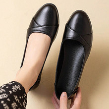 东南亚工作鞋新款女士皮鞋软皮防滑妈妈鞋软皮舒适柔软黑鞋