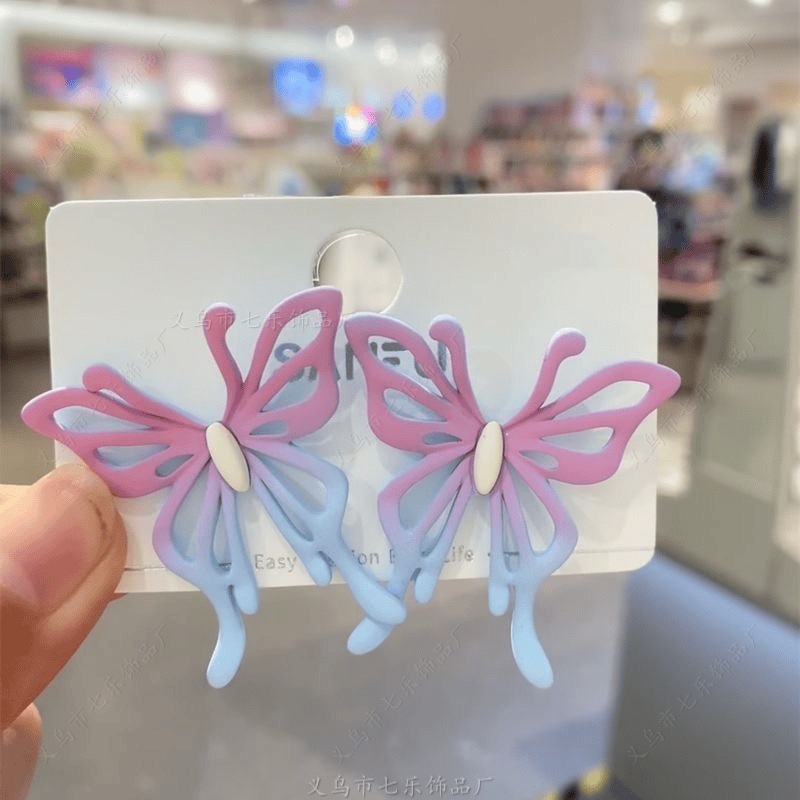 ニッチなデザインの高級ブルーバタフライパールイヤリング、女性用、2025年夏の新作人気ファッションイヤリング