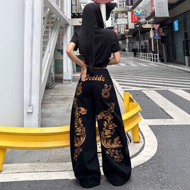 Black heavy-duty gold floral embroidered wide-leg jeans for women, with letter embroidery on the back waist, high-waisted, loose-fitting, and with a draping effect Black heavy-duty gold floral embroidered wide-leg jeans for women, with letter embroidery on the back waist, high-waisted, loose-fitting, and with a draping effect