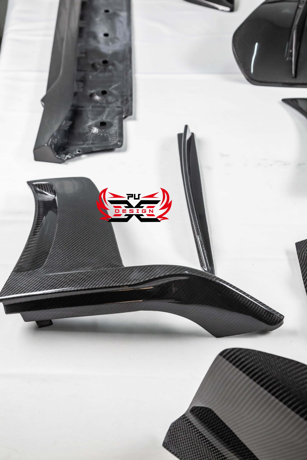 Suitable for Porsche 911 992 GT3RS original dry carbon fiber modification kit, front, middle, rear lip and side skirts