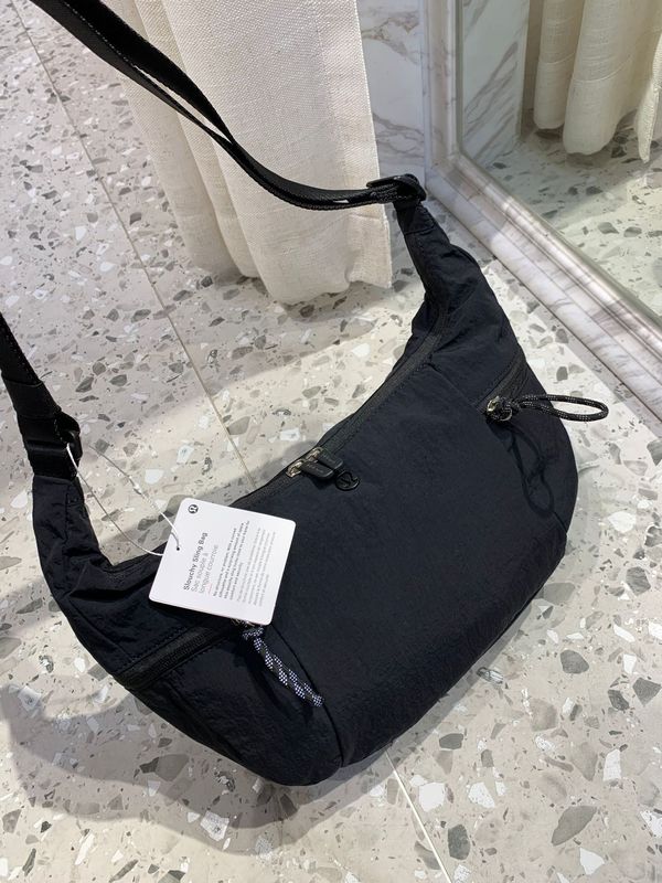 lululemon新款Slouchy 6L牛角包单肩斜挎包饺子包户外健身瑜伽包|undefined