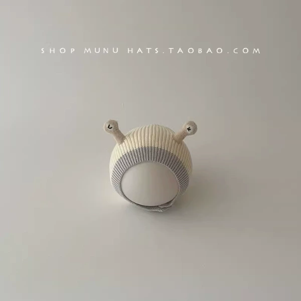 Frog antennae wool button white + 5 months - 2 years old (head circumference 42-48cm) + single size