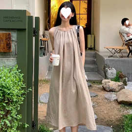 温柔风无袖挂脖吊带连衣裙女夏海边度假沙滩裙法式褶皱宽松背心裙