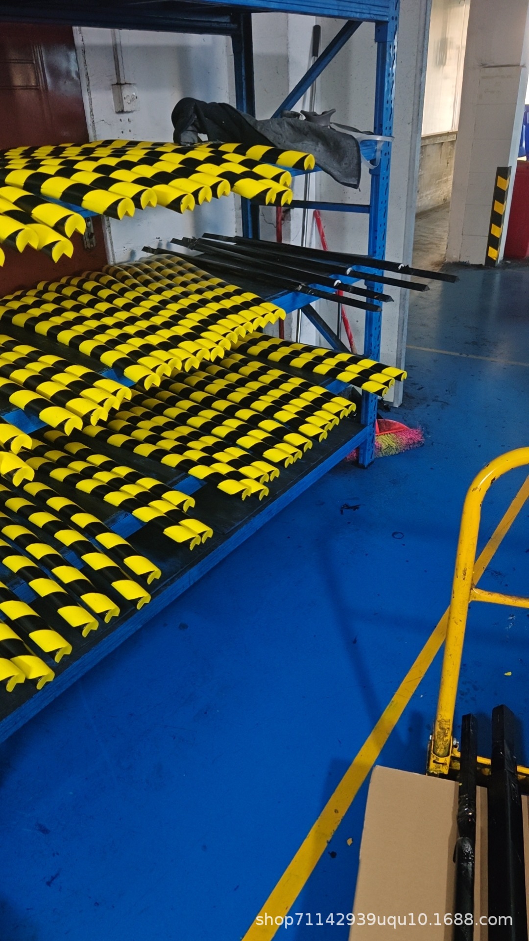 In-Stock Pu Anti-Collision Strips Corner Guards Soft Edge Protection Strips Buffer Anti-Collision Industrial Black and Yellow Warning Self-Adhesive No Drilling Required