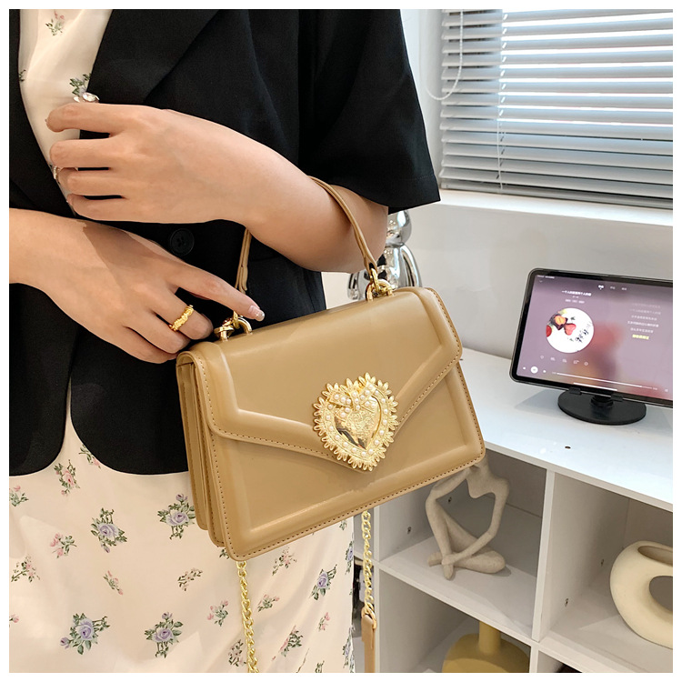 Bolsas Nova Moda Bolsa Feminina Bolsa Transversal de Alta Qualidade Bolsa Feminina com Corrente Bolsa Love Pearl Estilo Europeu e Americano Bolsa Quadrada Pequena_voghion.com