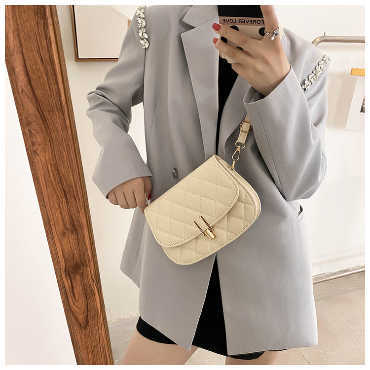 Fashion Solid Color Western Style One-shoulder Messenger Bag Chain Saddle Bag display picture 14