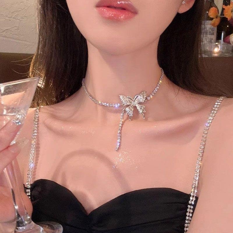 Flash diamond butterfly necklace Women's Light luxury niche design 2023 new fashion clavicle chain necklace summer