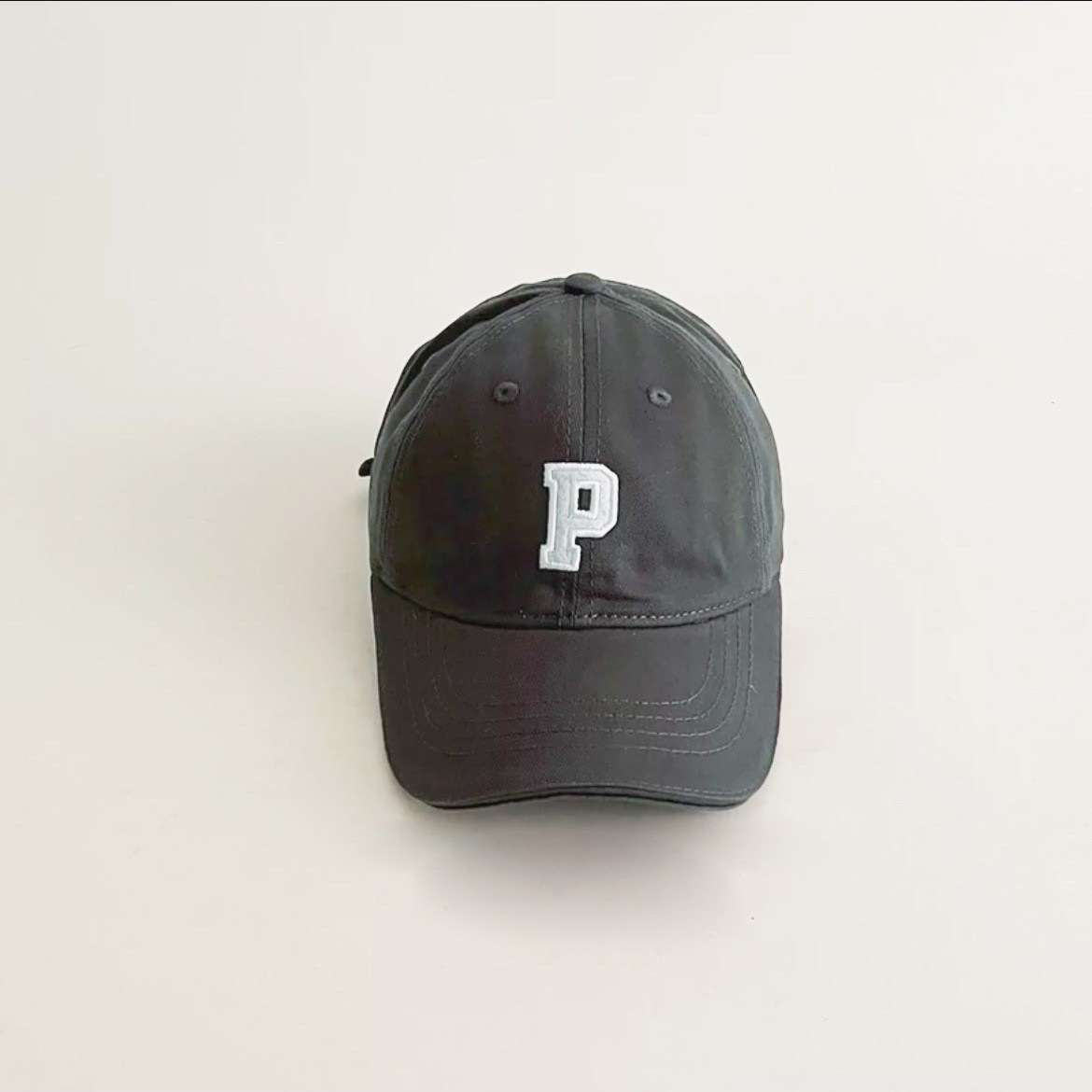 Coreano ins sombrero infantil simple letra P sombrero de béisbol para niños personalidad bebé moda versátil sombrero de lengua de pato moda