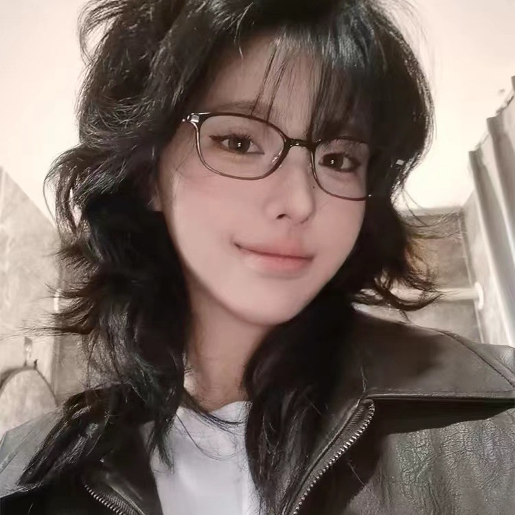 Gafas de venta caliente de comercio electrónico de alta gama de moda, gafas de lectura de marco cuadrado pequeño de té profundo, gafas de moda ultraligeras a prueba de luz azul sin maquillaje