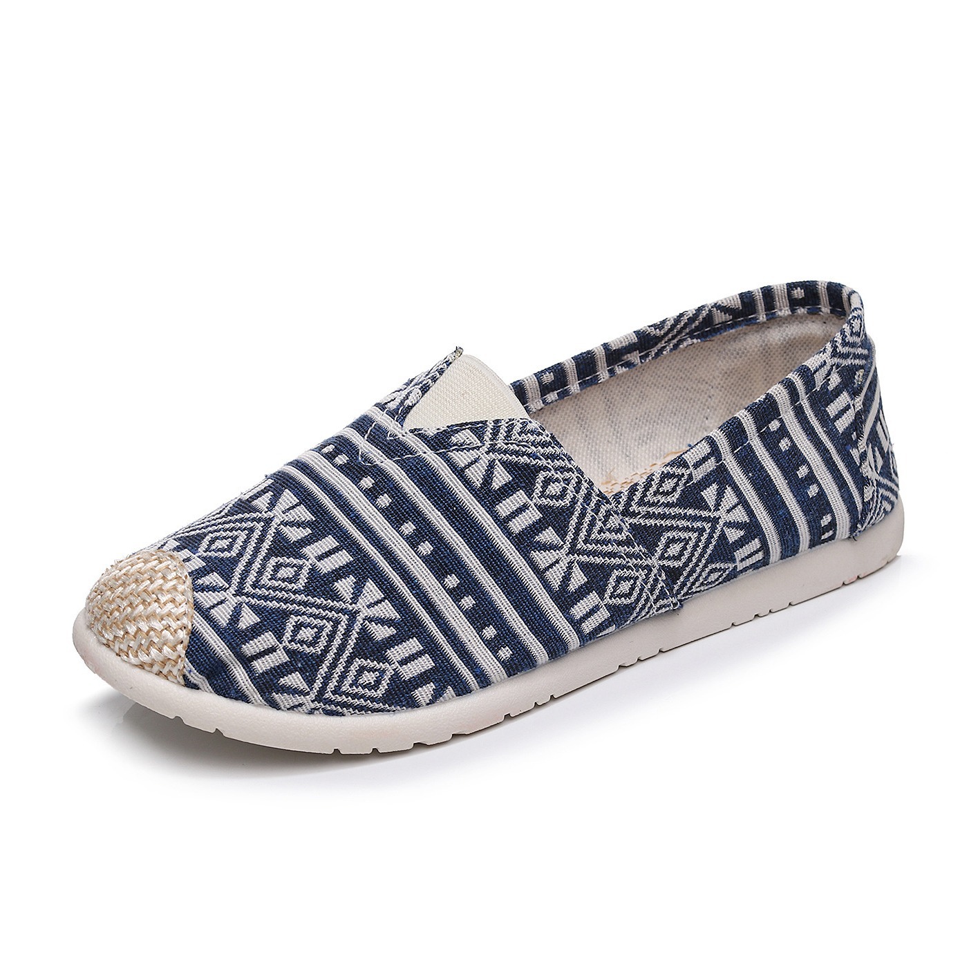 Primavera y verano nuevos zapatos de mujer zapatos de tela viejos de Beijing zapatos individuales zapatos de lona de celebridades de Internet casuales de mediana edad y ancianos zapatos de pescador de suela suave antideslizante