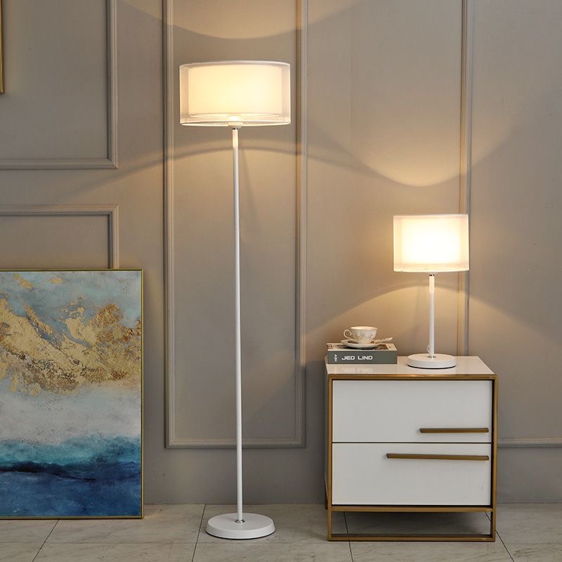 Luz de piso nórdica personalidad creativa minimalista moderna dormitorio cabecera sala de estar al lado del sofá LED vertical lámpara de escritorio transfronteriza