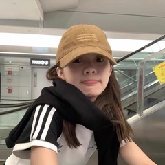 韓国版の高品質の毛を磨いて刺繍します。秋冬の野球帽の子供は軒を広くして顔を見せます。