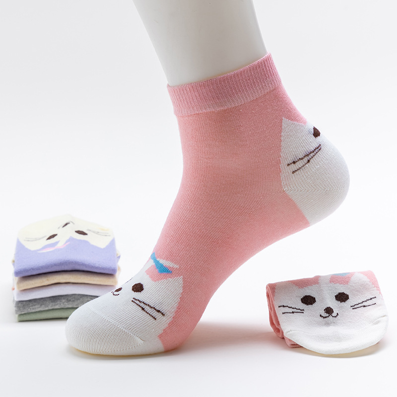 Autumn and Winter Style Cat-Themed Women's Cotton Mid-Calf Socks with Kitten Faces, Trendy Cartoon Socks, Animal Cotton Socks, Cute and Sweat-Absorbent