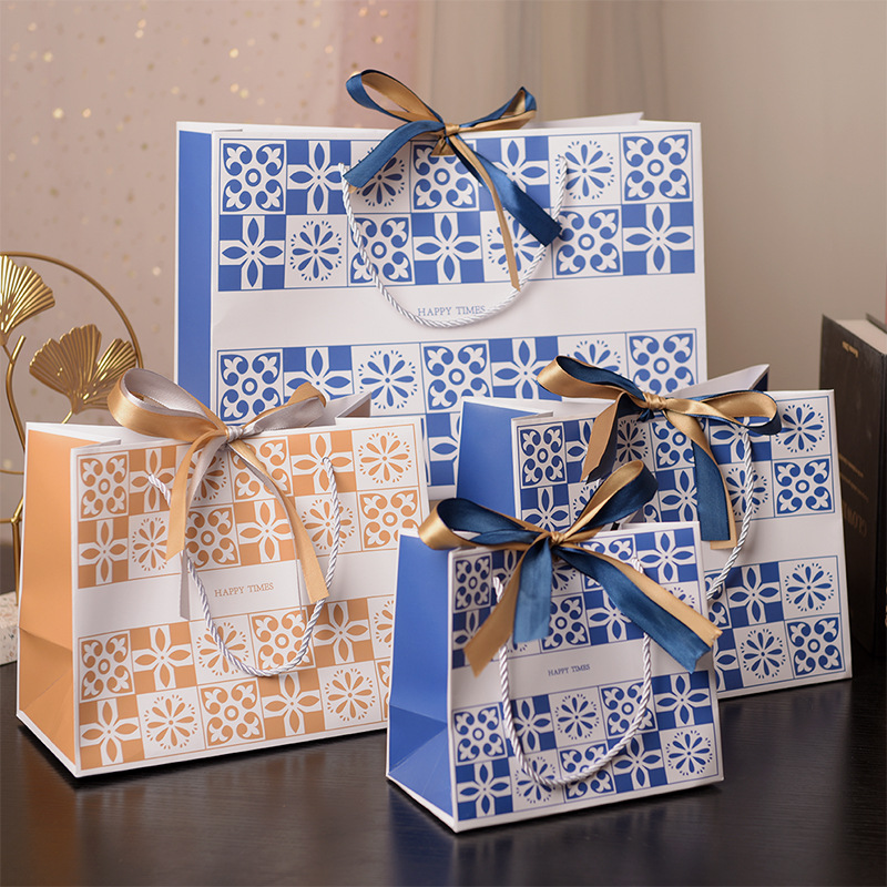 跨境传统花纹礼品袋现货白卡纸手提袋送礼纸袋烘焙包装袋配丝带