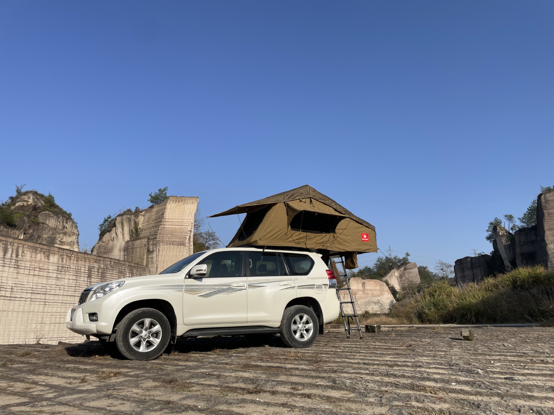 Leftover Foreign Trade Stock with Tags, Sold Out with No Restock, Outdoor Off-Road, Various Sizes, Long Car Roof Tent, Portable Car Tent