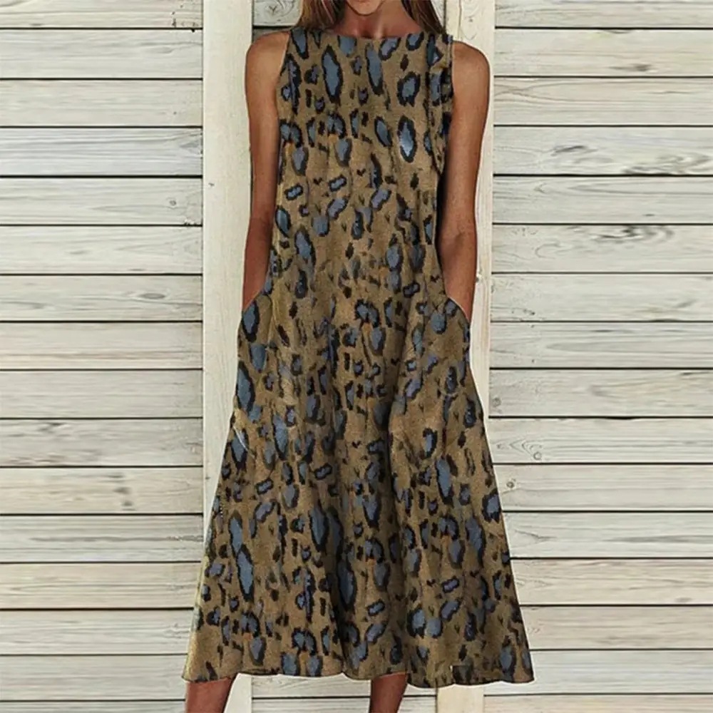 Spring dress with a round collar sleevless with pockets