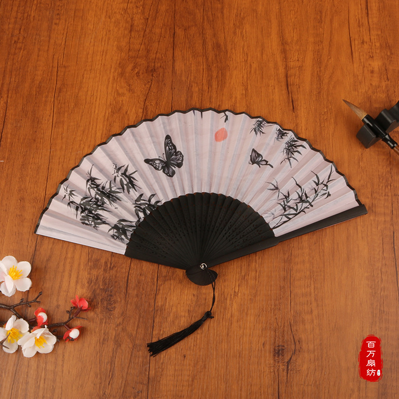 新しい中国式の折り畳み扇子の古風な夏の漢服の女性のチャイナドレスのダンスの扇子は携帯して写真を撮ります。|undefined