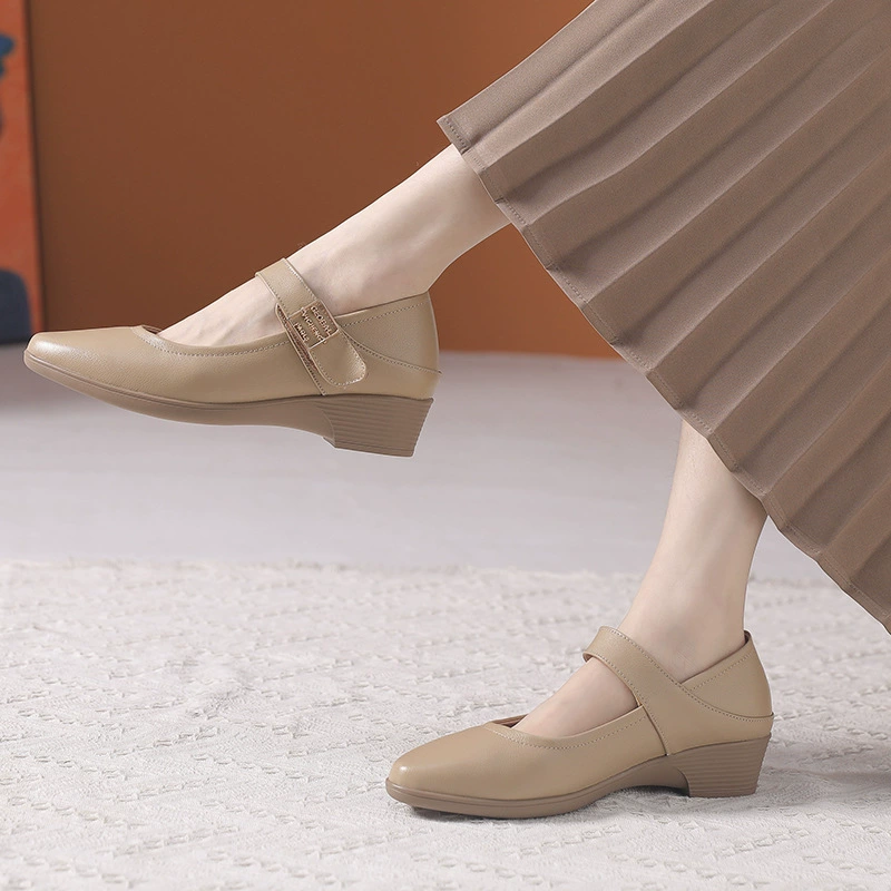 Comfortable shoes for mother for leather shoes, 2025 years, soft sole