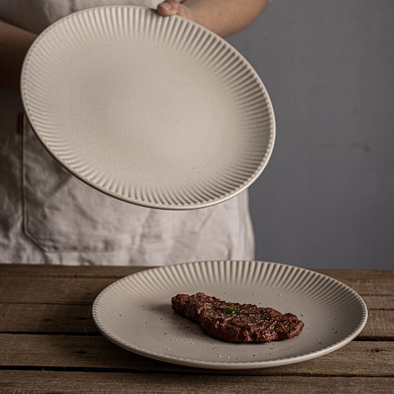 Shopkeeper keeps large inch vertical embossed western food plate household dish pasta plate restaurant plate steak plate