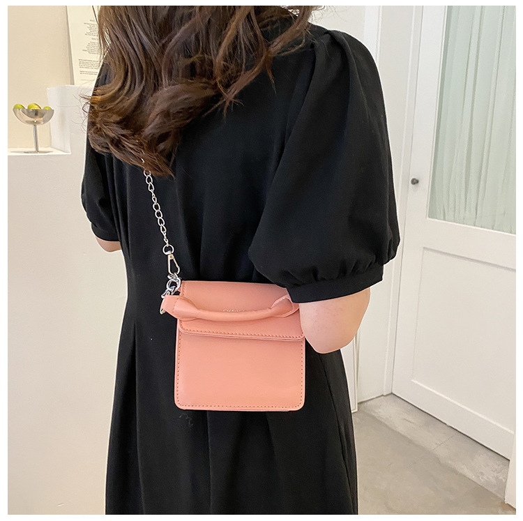 Female Spring New Fashion One Shoulder Messenger Mobile Phone Bag14*14*6cm display picture 5