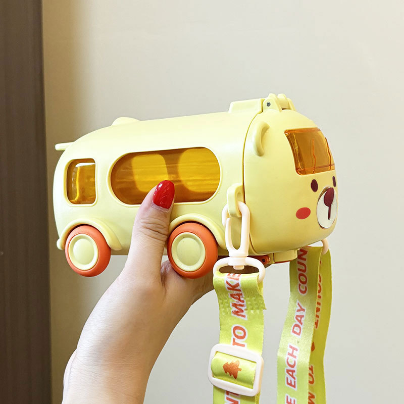 Taza de agua de coche de autobús para bebés de nuevo estilo Taza de paja para niños de alto valor Taza de agua de gran capacidad con tapa elástica portátil para exteriores