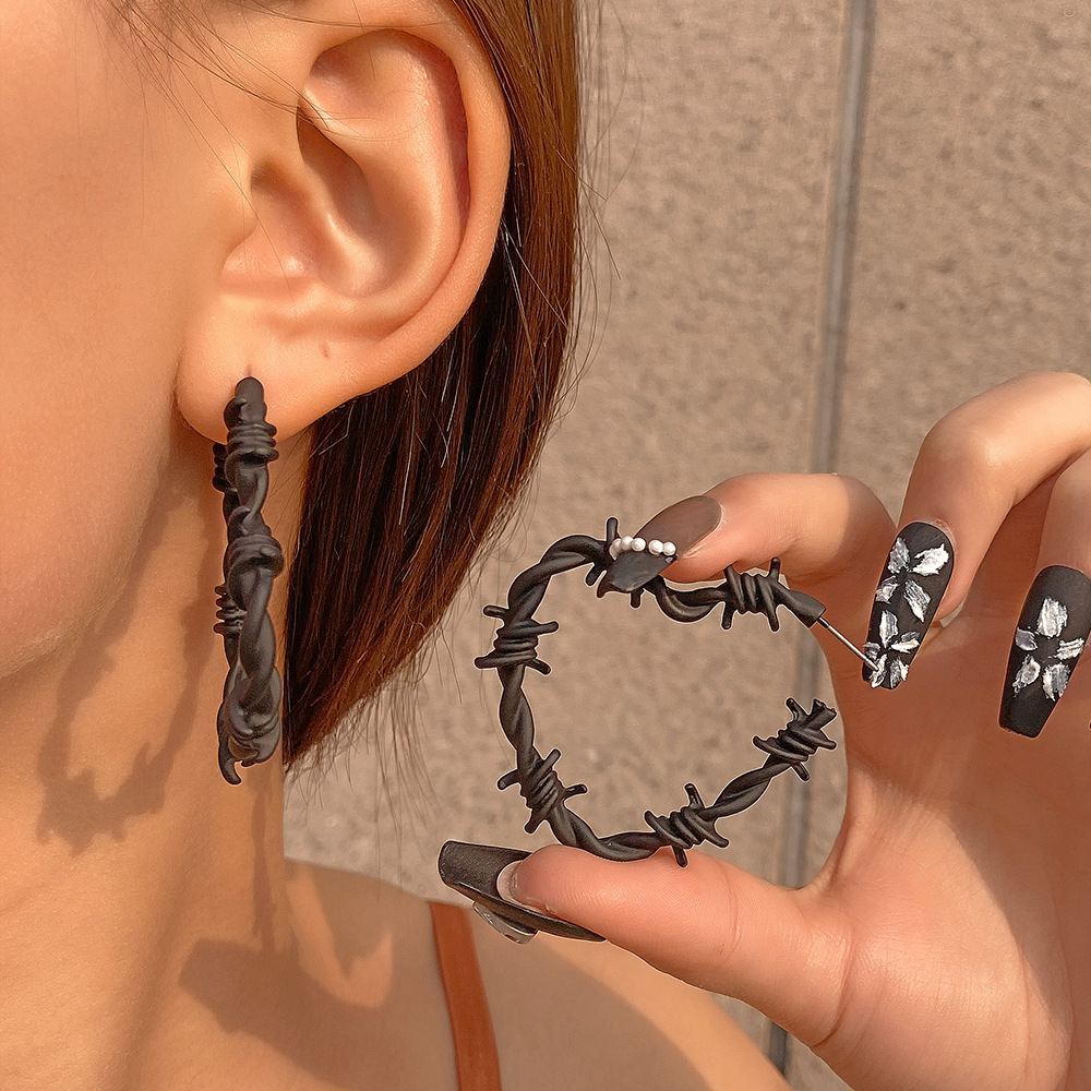 21g Weight Ear Studs Classification 1 Pair Quantity Party, Street Occasion Alloy Material Heart Shape, Knot Pattern Women's Gender Retro, Exaggerated, Punk Style Twist, Plating Craft 1 Pair Retro Exaggerated Punk Heart Shape Knot Twist Alloy Women's Ear Studs 1